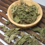 گزنه دمنوش با طبع گرم و خشک