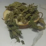 گزنه دمنوش با طبع گرم و خشک