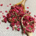 غنچه نسترن قرمز دمنوشی برای تنظیم گردش و فشار خون