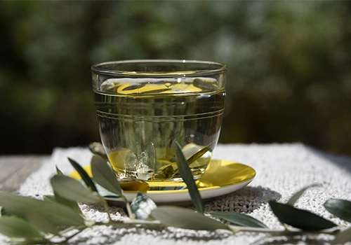 دمنوش برگ زیتون برای پاکسازی بدن و کاهش التهاب